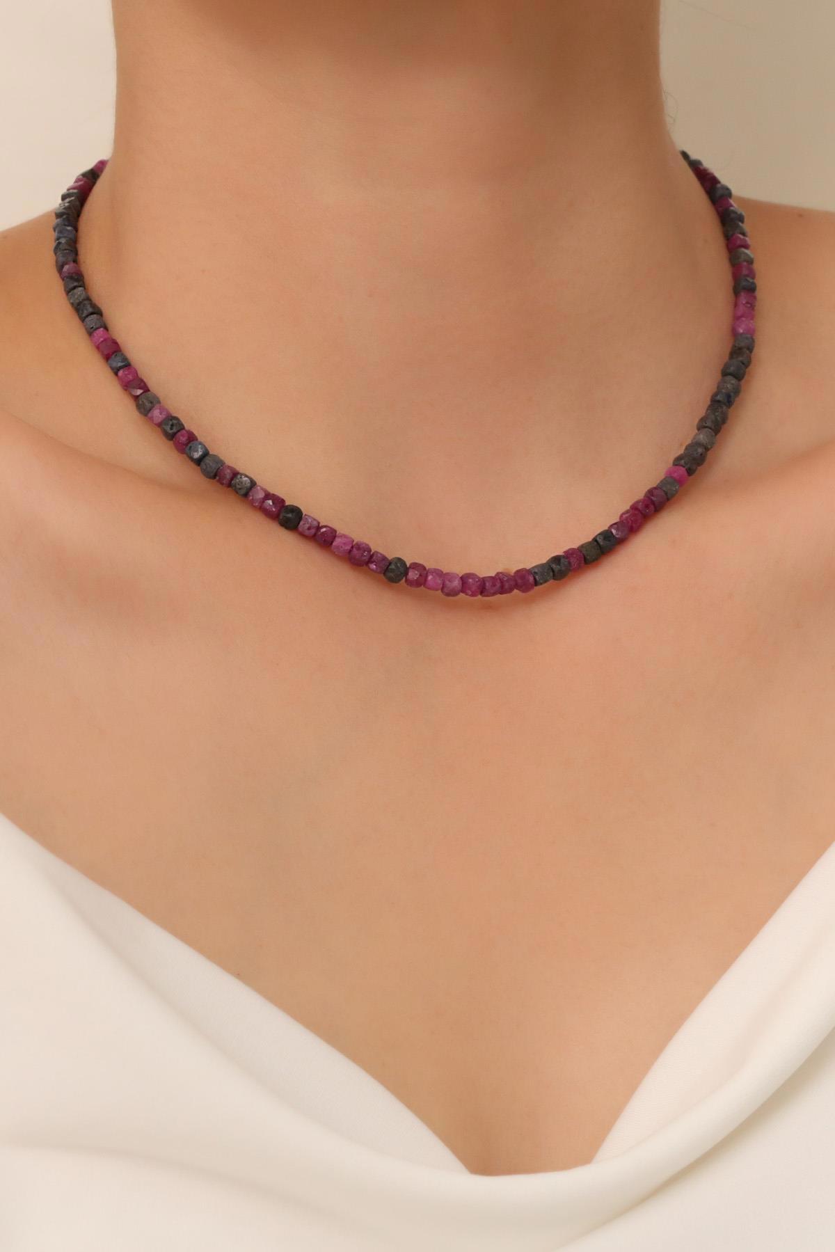 Dünya Doğal Taş Küp Mor - Yeşil Safir - Yakut Taşlı 925 Ayar Kararmayan Düz Zincir Kadın Gümüş Kolye 42 cm