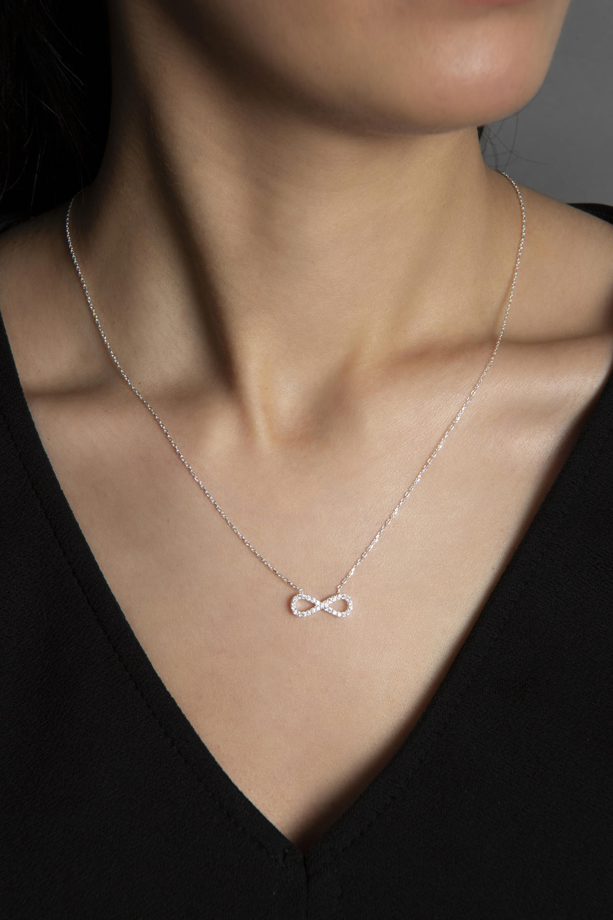 Elika Silver Beyaz Zirkon Taşlı 925 Ayar Kararmayan Zincir Kadın Gümüş Kolye