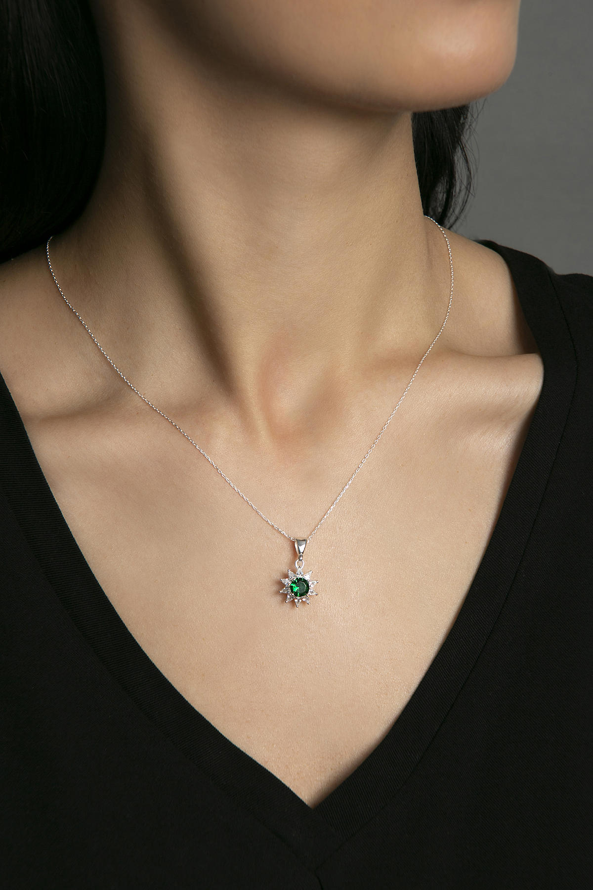 Elika Silver Beyaz-Yeşil Zirkon Taşlı 925 Ayar Kararmayan Güneş Düz Zincir Kadın Gümüş Kolye