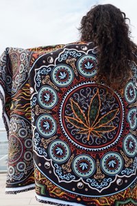 Kozmidelic Weed Mandala Plaj Havlusu Çok Renkli