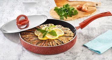 Kahramanlar Plastik Saplı Emaye Döküm 32 cm Balık Tava Kırmızı