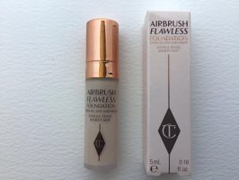 Charlotte Tilbury Airbrush Flawless 10 Neutral Sıvı Şişe Fondöten 5 ml