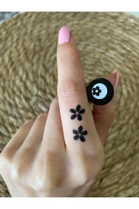 Larin Kozmetik Çiçek Desenli Çift Taraflı Suya Dayanıklı Mat Pastel Siyah Kalıcı İnce Uçlu Keçe Kalem Eyeliner