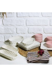 Vizyon House Kare 28 Parça 4 Kişilik Seramik Kahvaltı Takımı Pembe