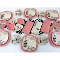 Keramika Retro Kare Desenli 35 Parça 6 Kişilik Seramik Kahvaltı Takımı Beyaz-Pembe