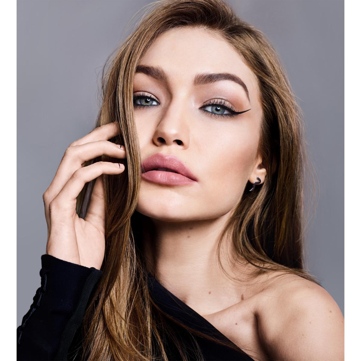 Maybelline New York Suya Dayanıklı Mat Siyah Kalıcı Kalem Eyeliner