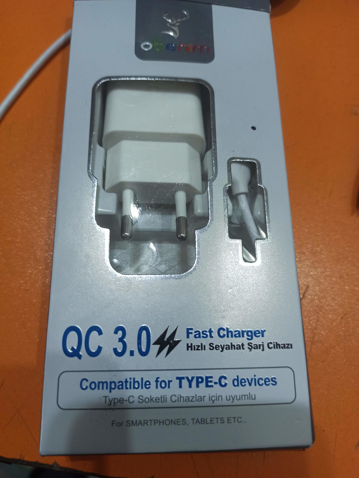 Blackdemss Universal Type-C Kablolu 2 Amper Hızlı Şarj Aleti Beyaz