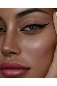Beaulis Drag It Suya Dayanıklı Mat Siyah Kalın Uçlu Kalem Eyeliner