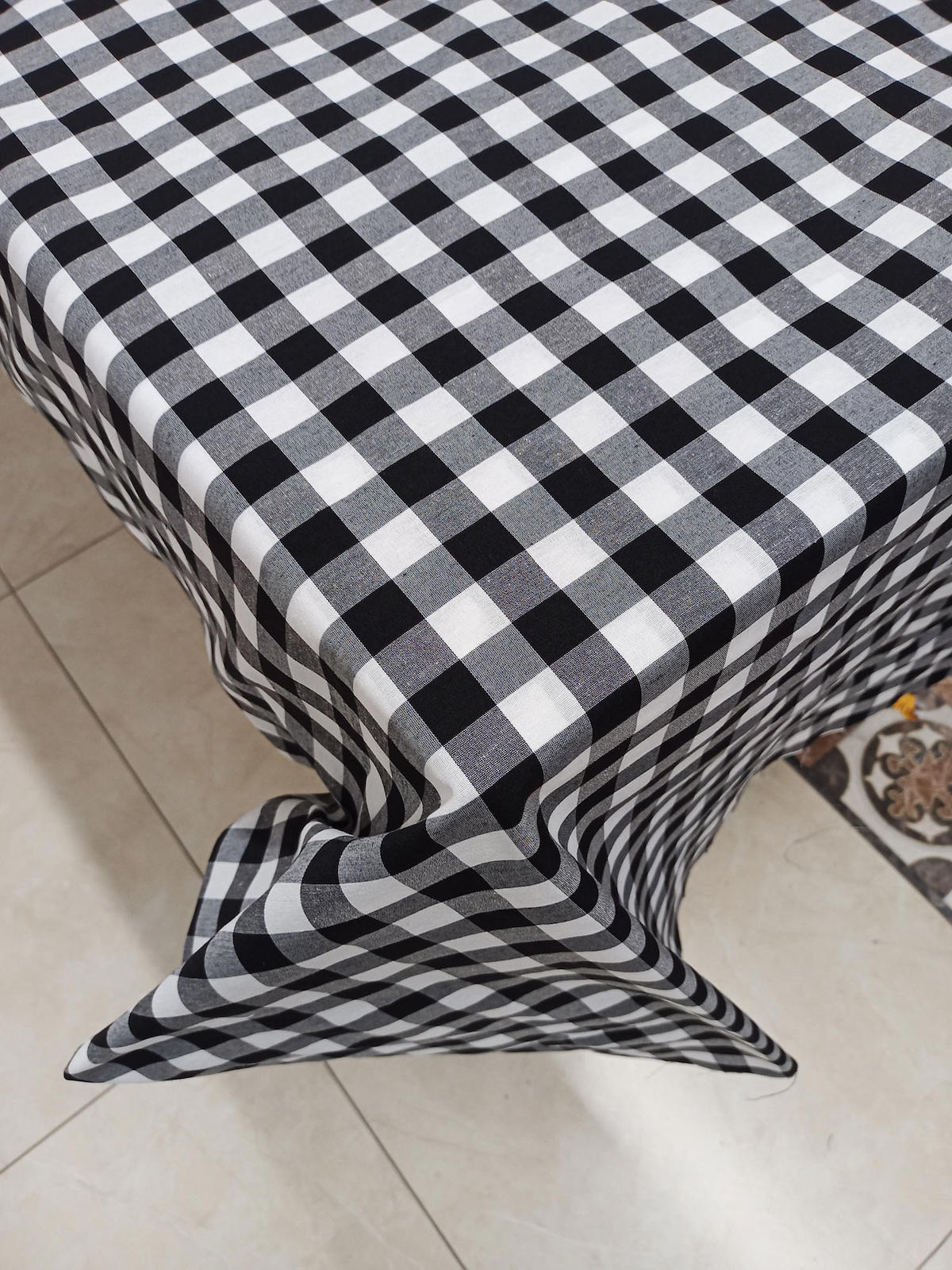 Ateşler Manifatura Pamuk-Polyester 130 x 160 cm Dertsiz Dikdörtgen Masa Örtüsü Siyah