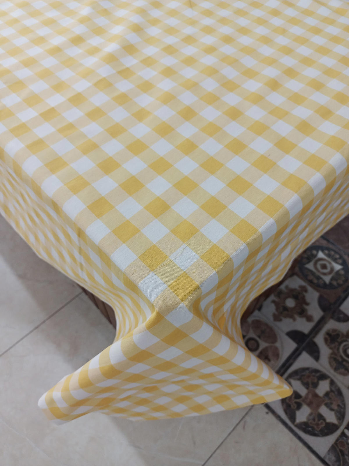 Ateşler Manifatura Pamuk-Polyester 140 x 140 cm Dertsiz Dikdörtgen Masa Örtüsü Sarı
