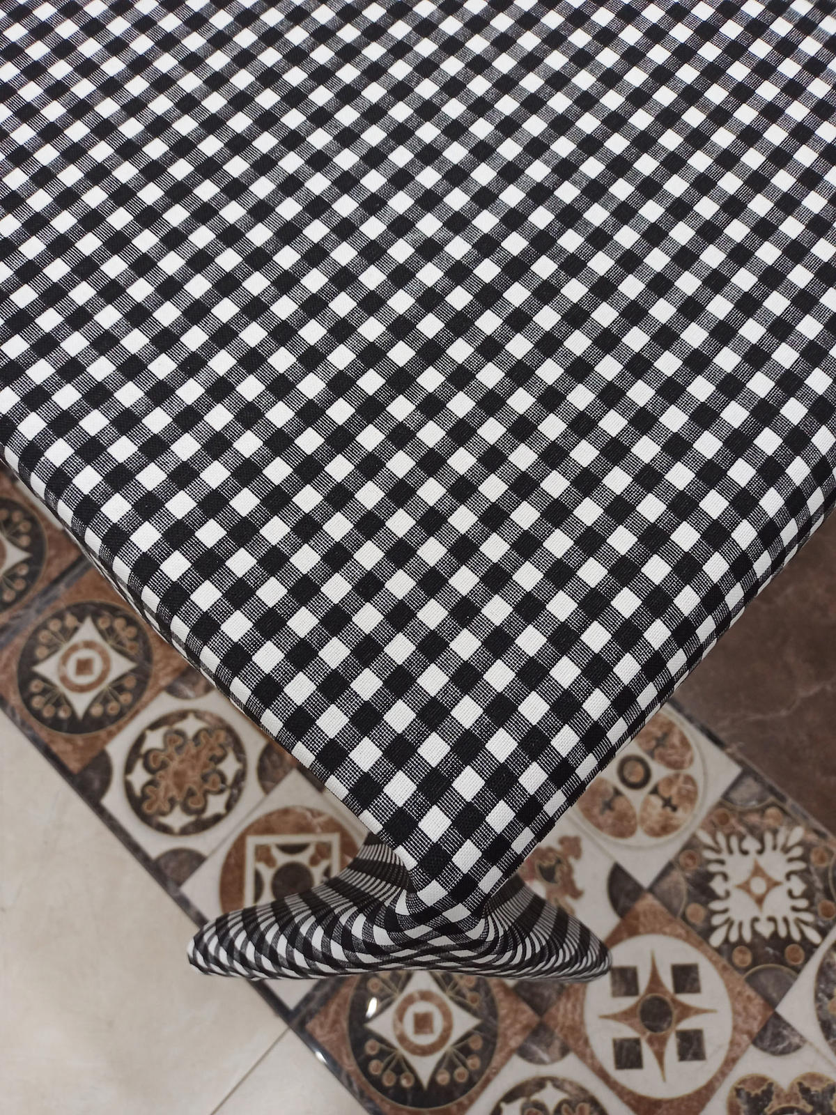 Ateşler Manifatura Pamuk-Polyester 150 x 220 cm Dertsiz Dikdörtgen Masa Örtüsü Siyah
