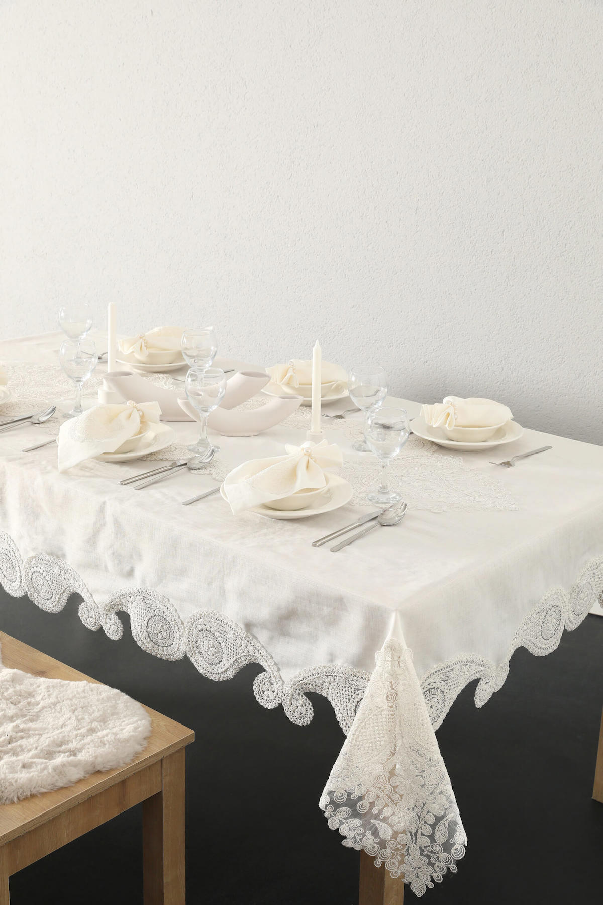 Favora Polyester 155 x 230 cm Dikdörtgen Masa Örtüsü Ekru