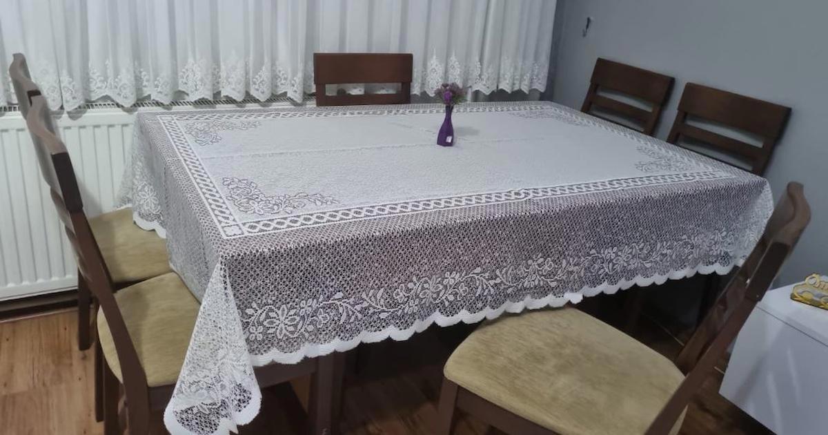 Ay Home 160 x 220 cm Dertsiz Dikdörtgen Masa Örtüsü Krem