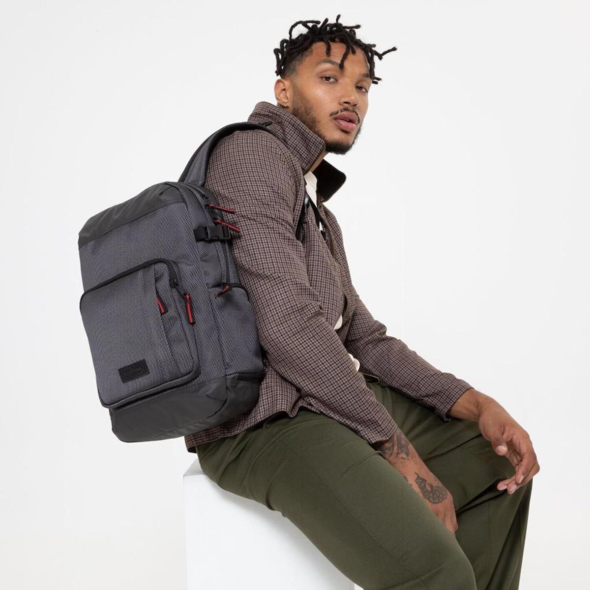 Eastpak 15.6 inç Tekstil Su Geçirmez Laptop Postacı Çantası Gri