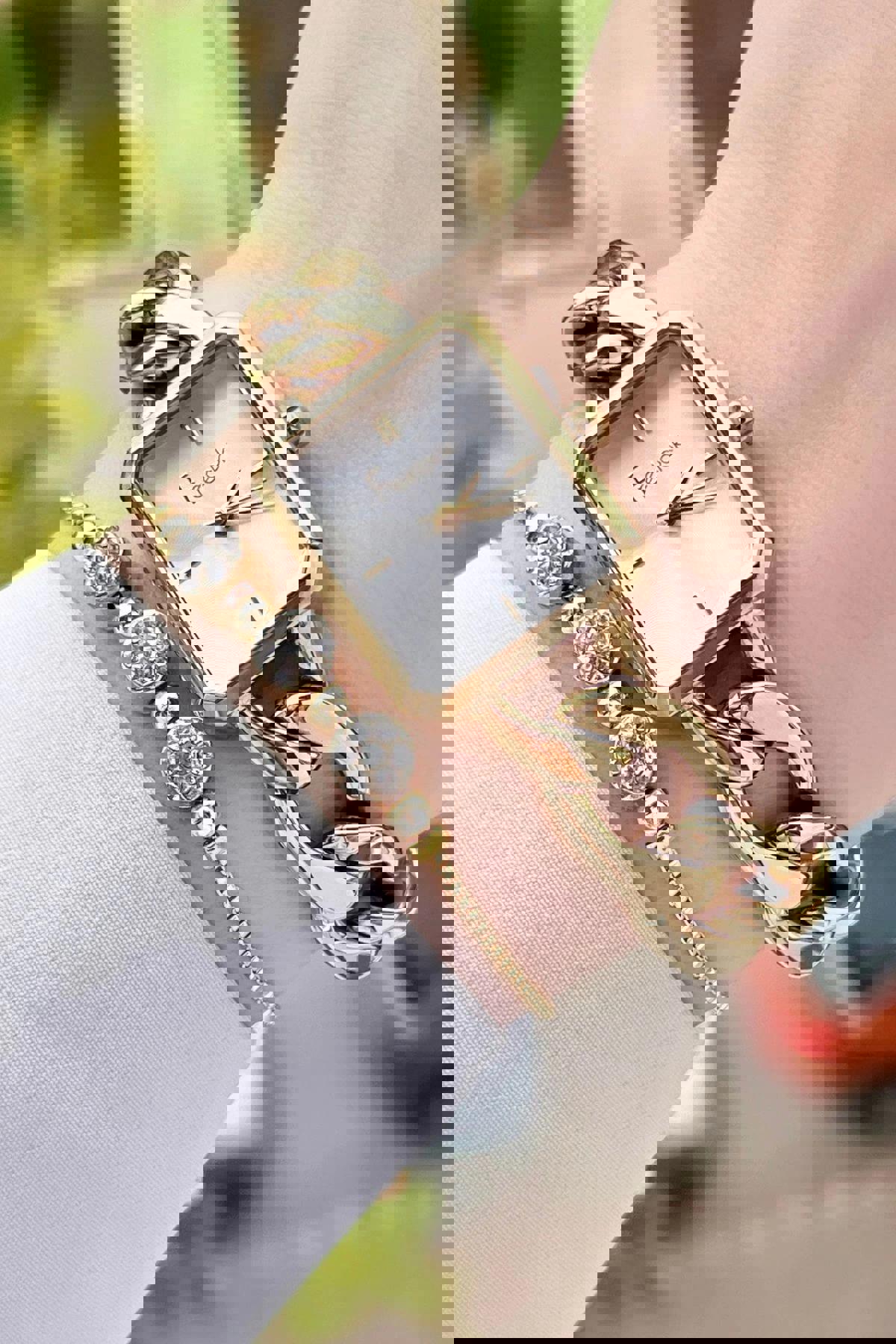 Freelook FLISTE40 Kadranı Gümüş Kordonu Gold Renk Zincirli Hediye Paketli 5 ATM Kadın Kol Saati ve B