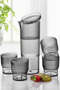 Tugomer Plastik 1.3 lt Plastik Kapaklı Sürahi