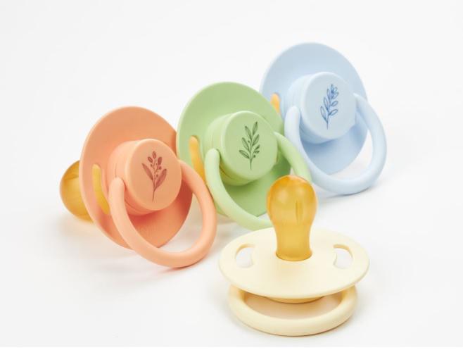 Wee Baby Pure 18 Ay+ Ortodontik Kiraz Uçlu Kauçuk Emzik Çok Renkli