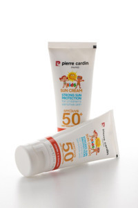 Pierre Cardin 50 Faktör Tüm Ciltler İçin Nemlendirici Suya Dayanıklı Yüz Güneş Kremi 75 ml