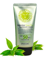 3W Clinic Yeşil Çay 50 Faktör Tüm Ciltler İçin Nemlendirici Suya Dayanıklı Yüz Güneş Kremi 70 ml
