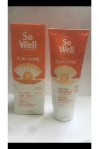So Wel L Sun Care 50 Faktör Tüm Ciltler İçin Leke Karşıtı Nemlendirici Yağsız Suya Dayanıklı Yüz ve Vücut Güneş Kremi 100 ml