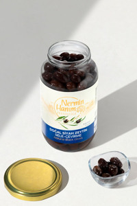 Nermin Hanım Zeytinliği Çevirme Tuzlu Sele Siyah Zeytin Kavanoz 950 gr