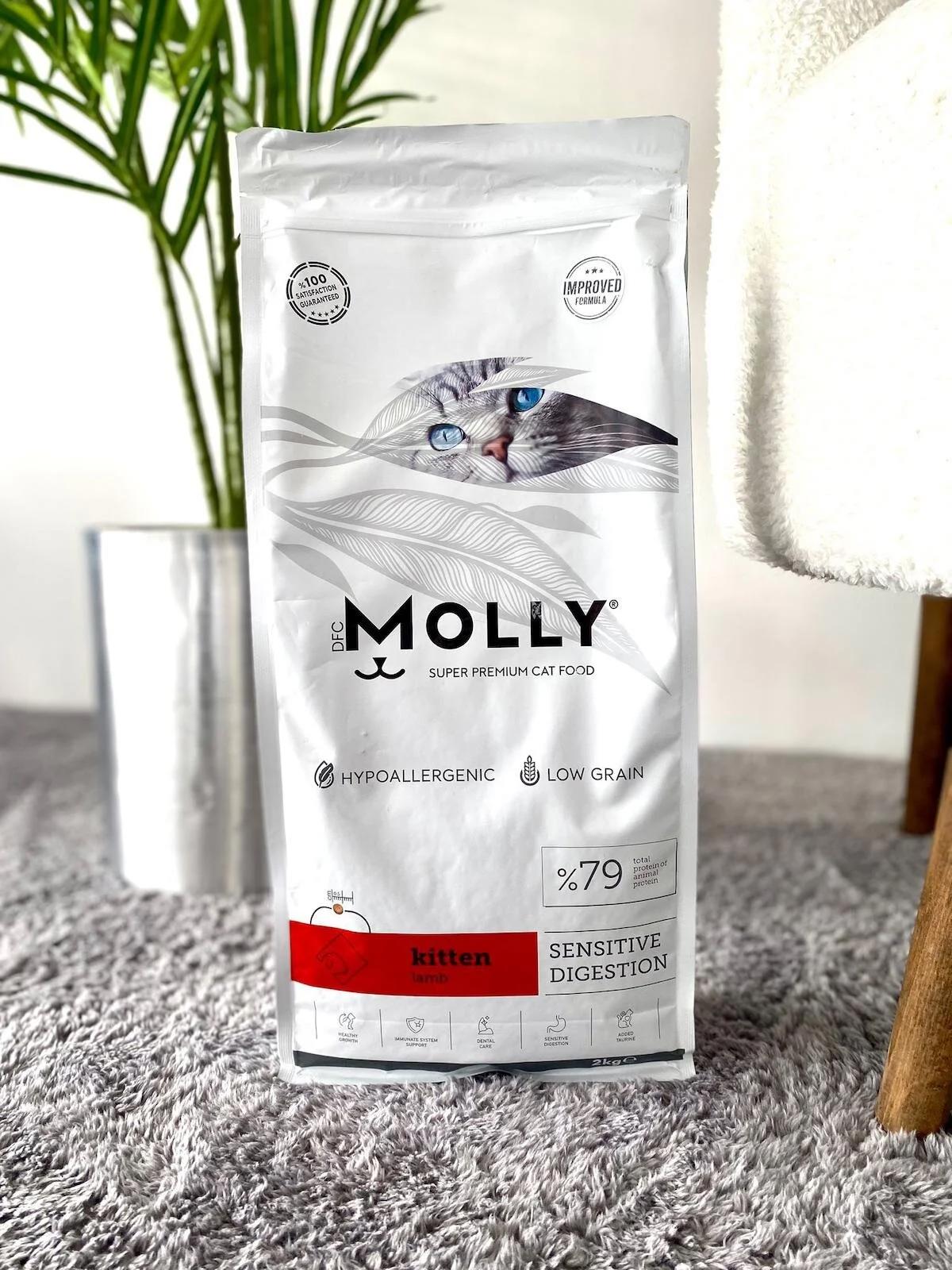 Molly Kuzu Etli Az Tahıllı Yetişkin Kedi Maması 2 kg