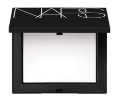 Nars Light Reflecting Crystal Karma ve Yağlı Ciltler İçin Yağsız Işıltılı Kompakt Pudra Açık