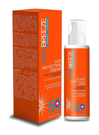 Sun Breeze 50 Faktör Karma Ciltler İçin Leke Karşıtı Nemlendirici Yağsız Suya Dayanıklı Yüz Güneş Kremi 50 ml