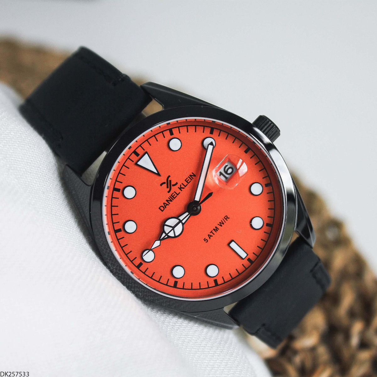 Daniel Klein DK257533 Takvimli 43 mm Siyah Deri Kordon Analog Erkek Kol Saati