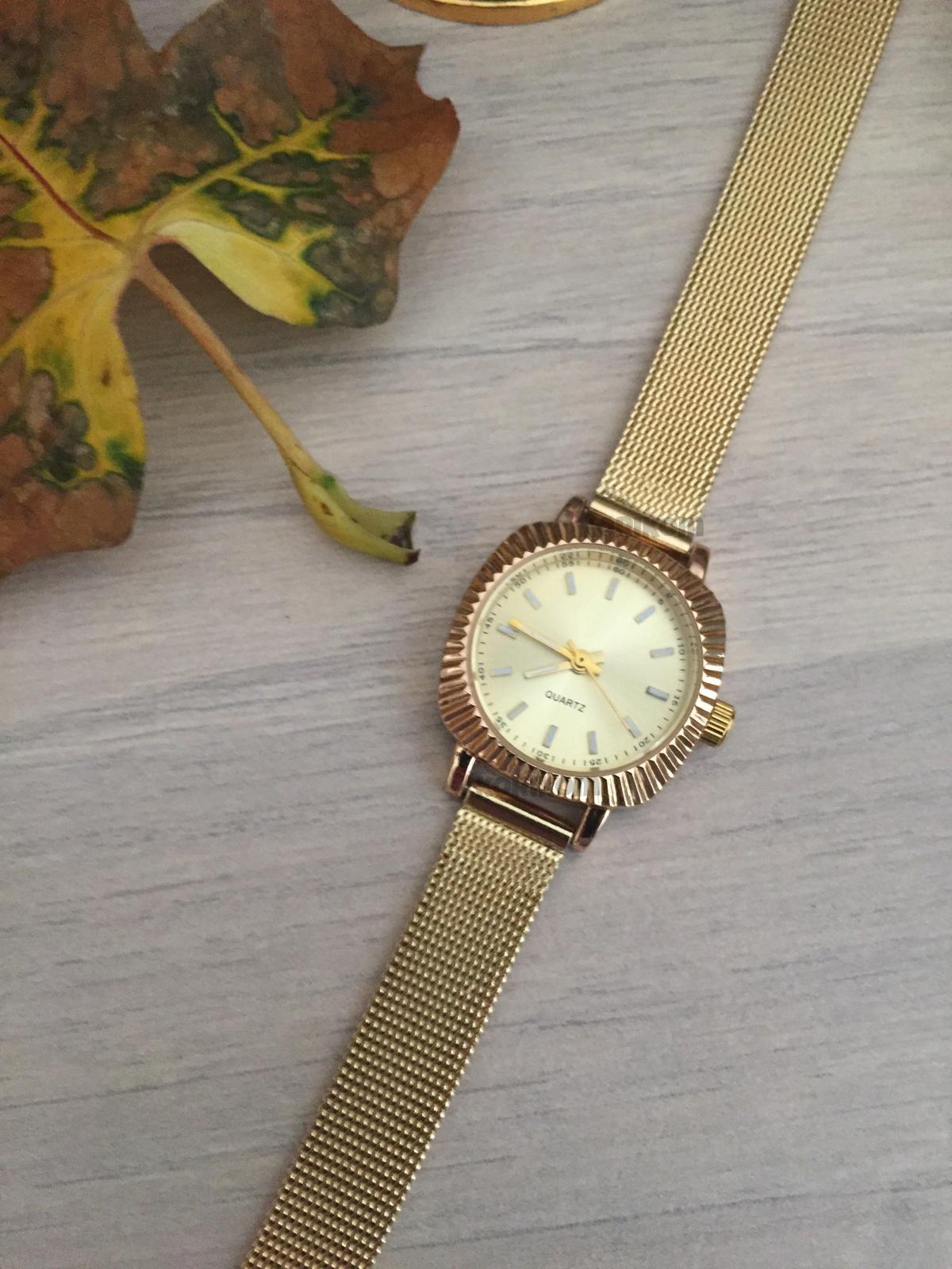 Korikom KKS00017 20-25 mm Altın Metal Kordon Analog Kadın Kol Saati