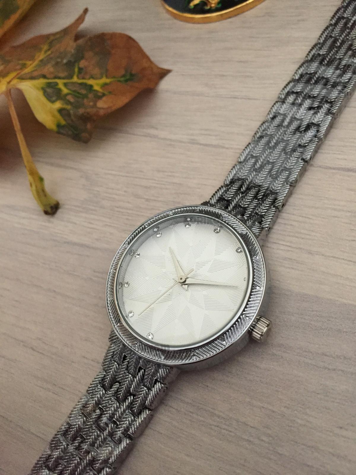 Korikom KKS00019 35 mm Gri Metal Kordon Analog Kadın Kol Saati