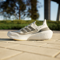 Adidas Ultraboost Light ID3281 Ortopedik Bağcıklı Erkek Koşu Ayakkabısı Beyaz