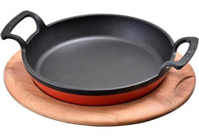 Lava Ahşap Altlıklı Döküm 20 cm Düz Tava Kırmızı