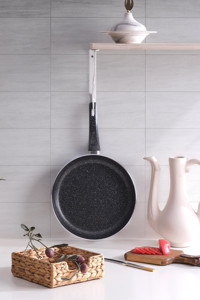 Znp Home Comfort Plastik Saplı Alüminyum 30 cm Düz Tava Siyah