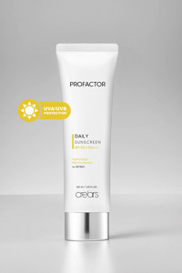 Cre'ars Profactor 50 Faktör Tüm Ciltler İçin Leke Karşıtı Nemlendirici Yaşlanma Karşıtı Aydınlatıcı Mineral Filtreli Yağsız Suya Dayanıklı Yüz Güneş Kremi 50 ml