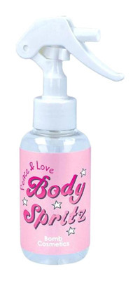 Bomb Cosmetics Peace & Love Gül-Öd Ağacı Aromalı Kadın Vücut Spreyi 100 ml