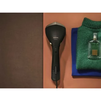 Philips 7000 Series STH7060/80 1500 W Seramik Tabanlı Kırışık Giderici Dikey Buharlı Ütü