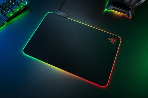 Razer RZ02-03020100-R3M1 RGB 35.5 × 27.5 cm M Siyah Gaming Mousepad