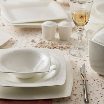Karaca Fine Pearl Roma 62 Parça 12 Kişilik Desenli Fine Pearl Kare Yemek Takımı