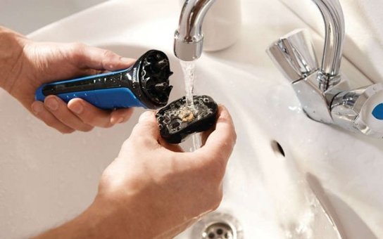 Philips AquaTouch AT600/15 Tek Başlıklı Sinekkaydı Islak Döner Başlıklı Kablosuz Tıraş Makinesi