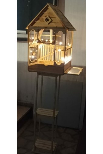 Pelita Giyim Çatılı Ayaklı Dikdörtgen Ahşap Muhabbet Kuşu Kafesi Kahverengi