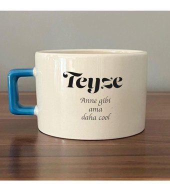 Mor Mürekkep Teyze Baskılı Mavi Kulplu C Fincan