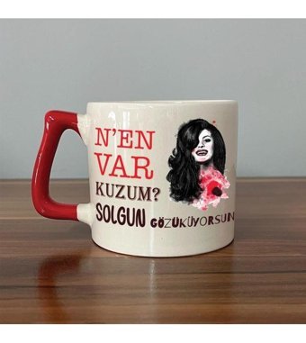 Mor Mürekkep Nen Var Kuzum Baskılı Kırmızı Kulplu D Kupa