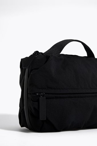 Oysho Bölmeli Siyah Düz Polyester Küçük Boy Çok Gözlü Seyahat Makyaj Çantası
