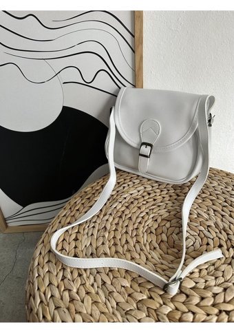 Takmoda Kemer Detaylı Mektup Kadın Omuz Çantası Beyaz
