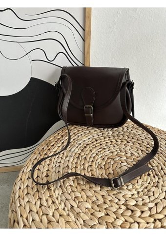 Takmoda Kemer Detaylı Mektup Kadın Omuz Çantası Kahverengi