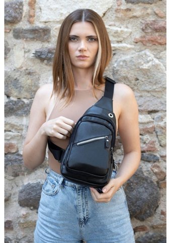 Newish Polo Kulaklık Çıkışlı Pu Deri Kadın Omuz Çantası Siyah