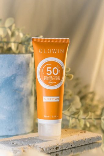 Glowin Sun Cream 50 Faktör Tüm Ciltler İçin Leke Karşıtı Nemlendirici Yaşlanma Karşıtı Yağsız Suya Dayanıklı Yüz ve Vücut Güneş Kremi 75 ml