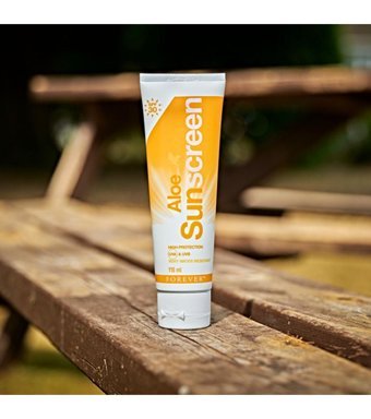 Forever Living 50 Faktör Tüm Ciltler İçin Leke Karşıtı Nemlendirici Yağsız Suya Dayanıklı Yüz ve Vücut Güneş Kremi 50 ml