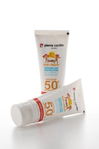 Pierre Cardin 50 Faktör Tüm Ciltler İçin Nemlendirici Suya Dayanıklı Yüz Güneş Kremi 75 ml